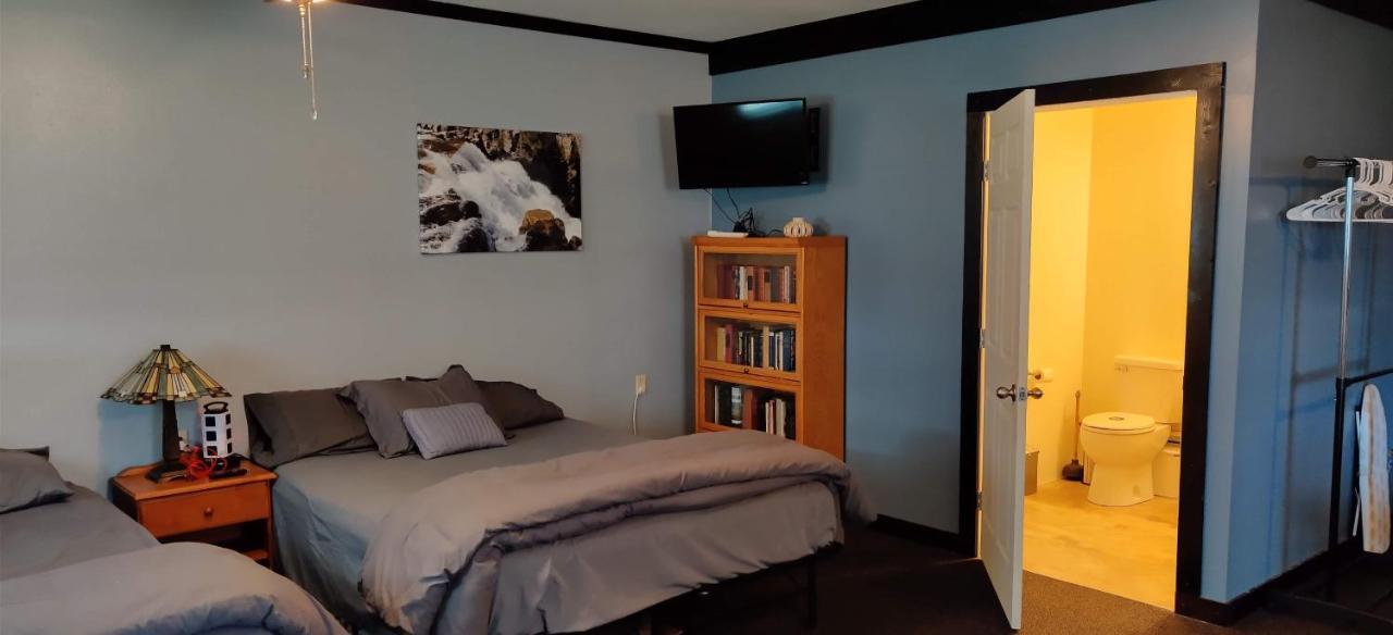 Becker'S Private Studio 2 Queen Beds, 1 Futon With A Great Back Yard! Auburn Exterior photo