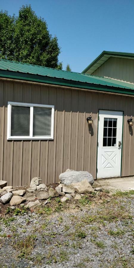Becker'S Private Studio 2 Queen Beds, 1 Futon With A Great Back Yard! Auburn Exterior photo
